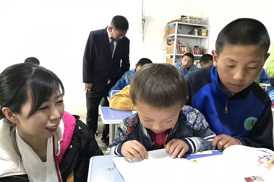用爱践行 行旅国际赴玉树献爱心